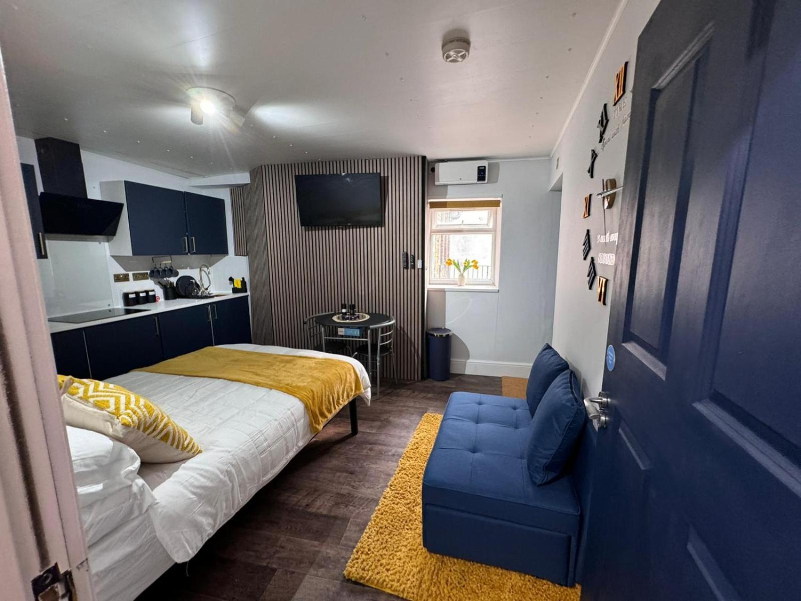 Newly Renovated Studio In Center Luton  Exterior foto